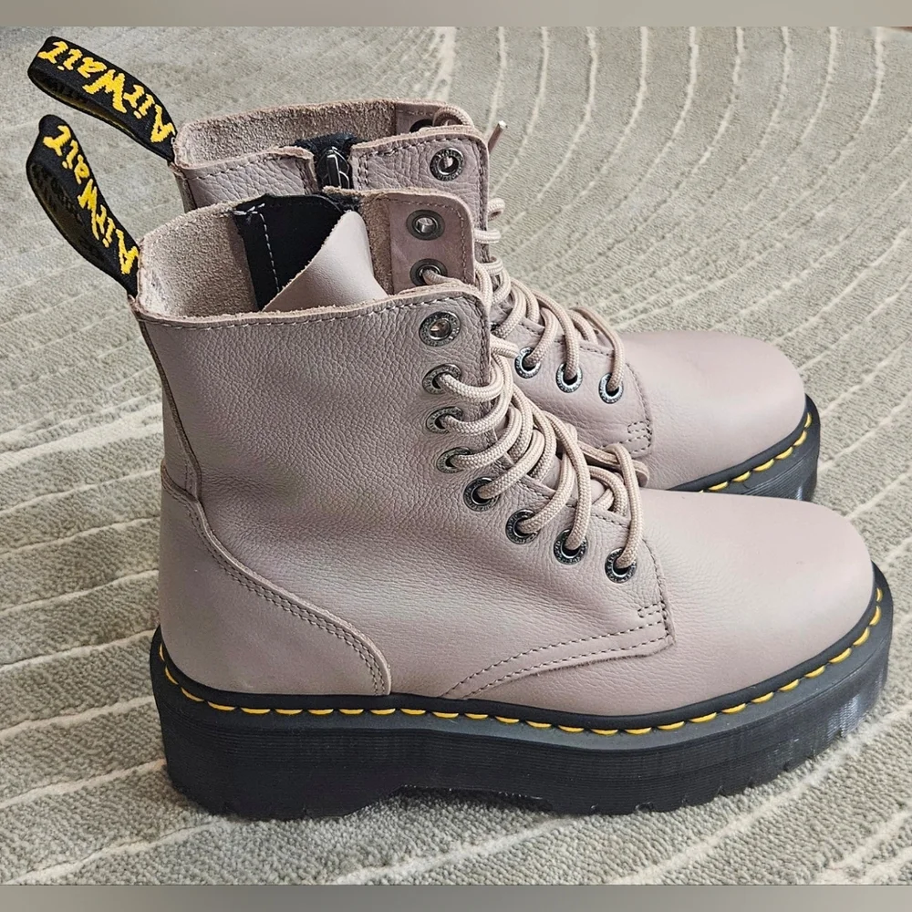 Dr. Martens Women's Light Pink Jadon III Boot Pisa Leather Platforms - Picture 1 of 8